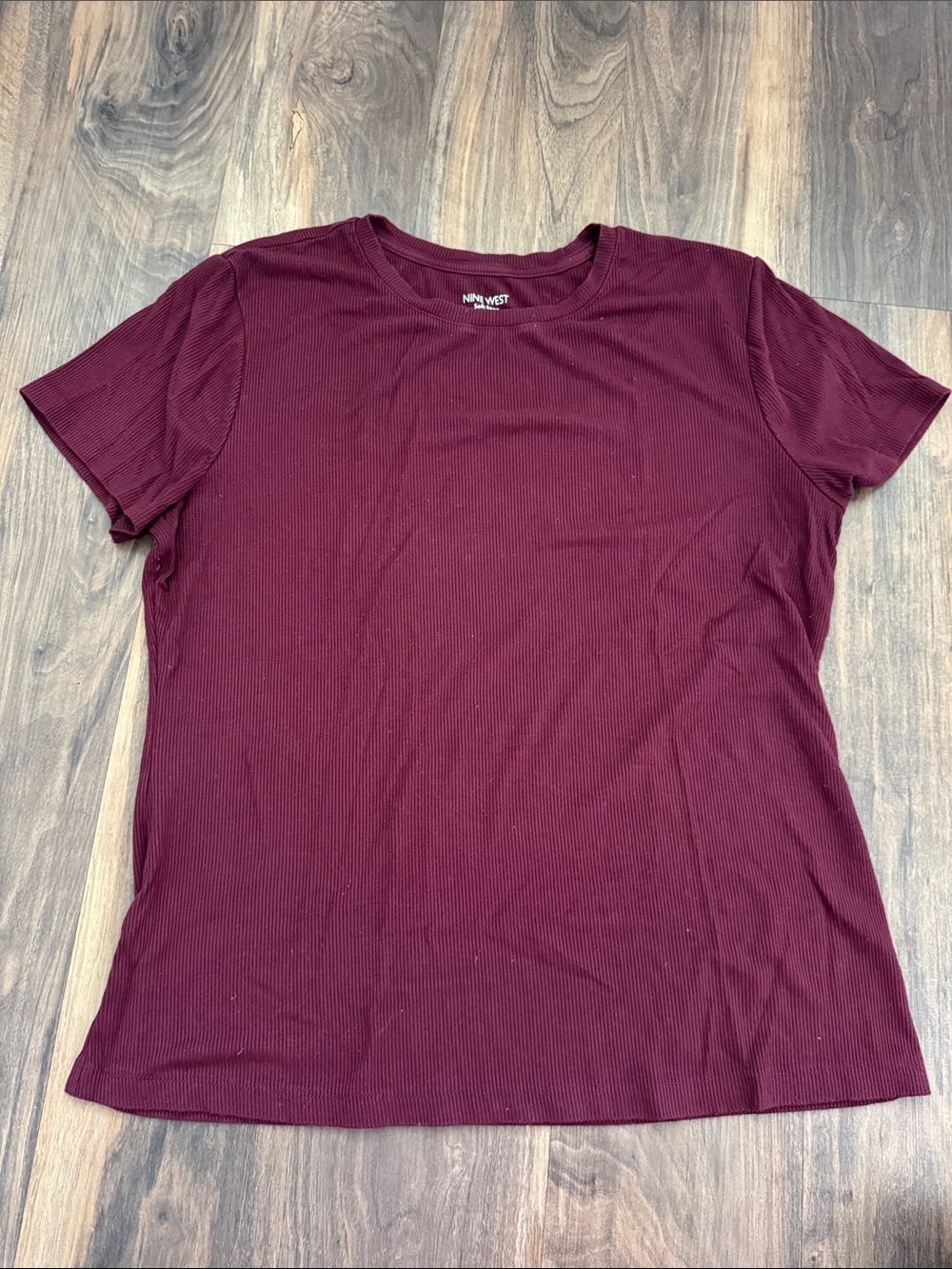 Nine West Short Sleeve Ribbed Tee in Wine